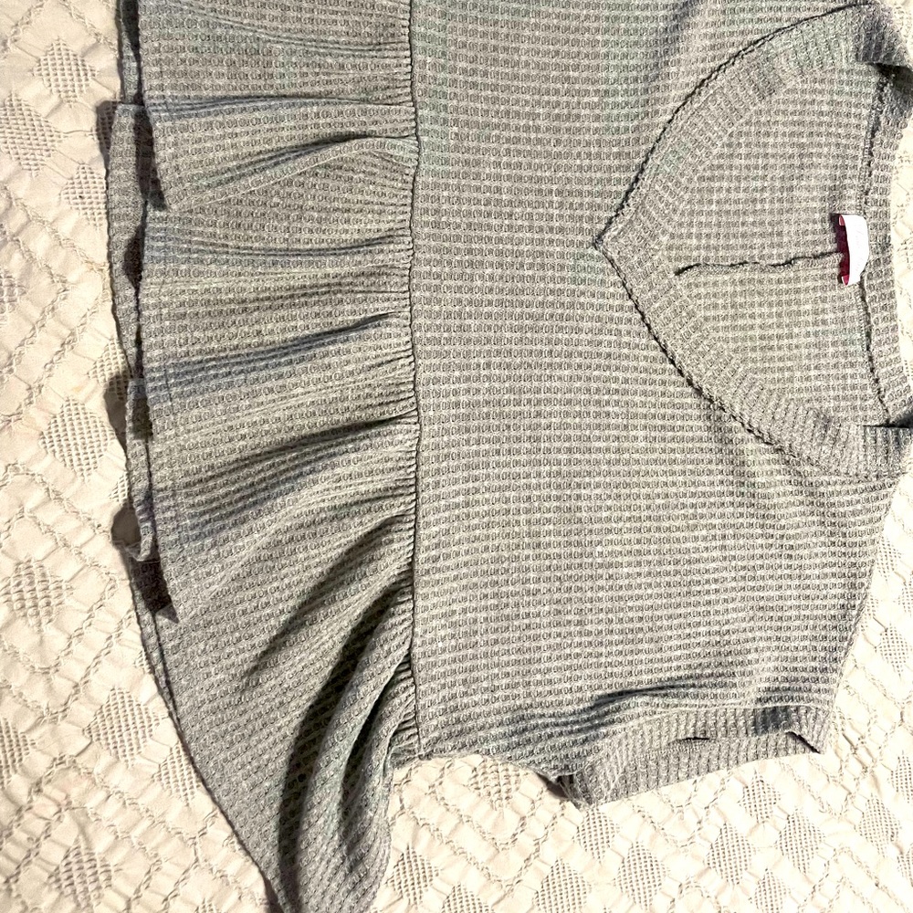 Small grey short sleeve sweater